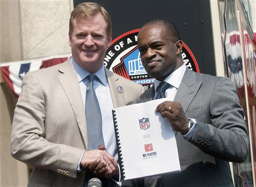 NFL notes: NFLPA head DeMaurice Smith calls a work stoppage in