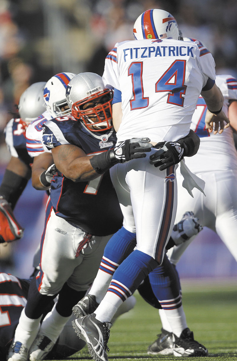 Man wearing Vince Wilfork's jersey doesn't recognise him