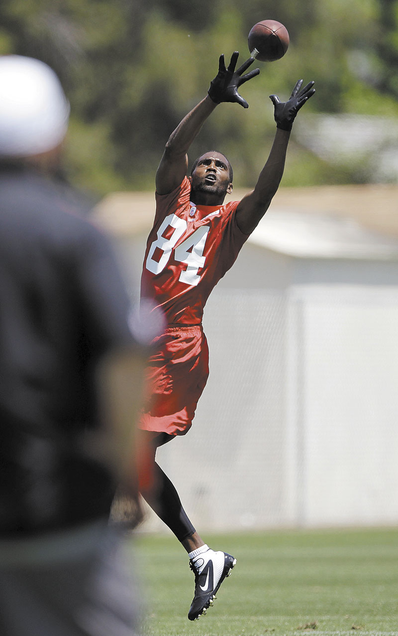 NFL on CBS - A mix of Terrell Owens and Randy Moss