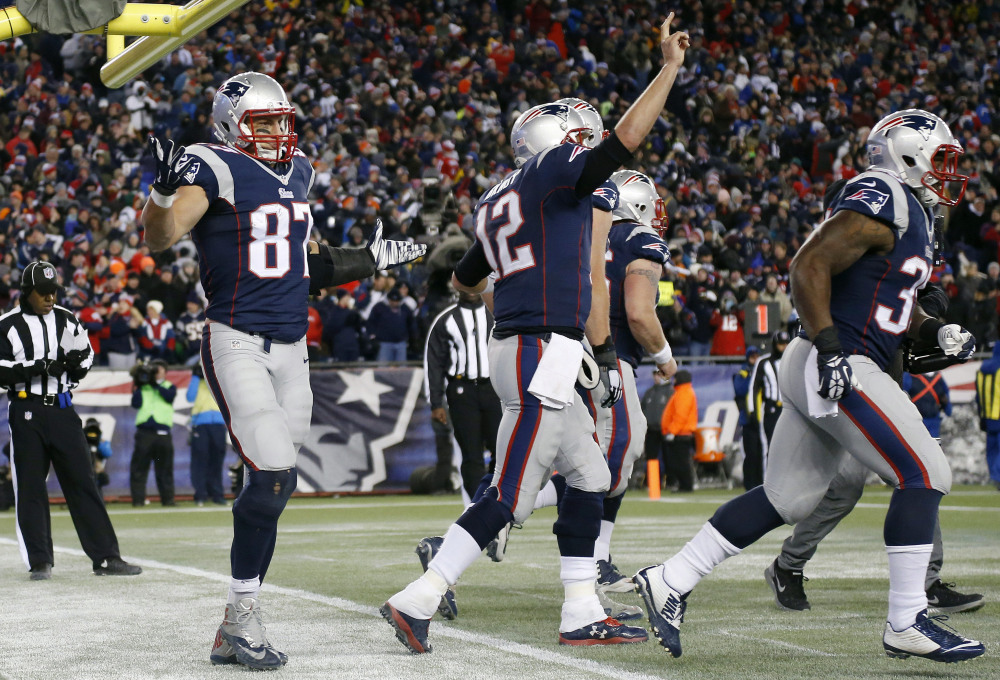 Tom Brady Scrambles & Sprints for a Huge 1st Down!, Patriots vs. Broncos