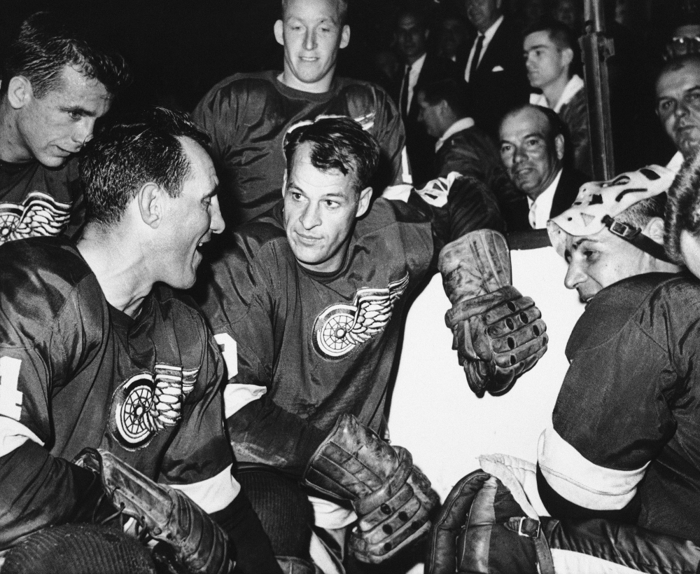 Former Red Wings, Aeros legend Gordie Howe dies at 88