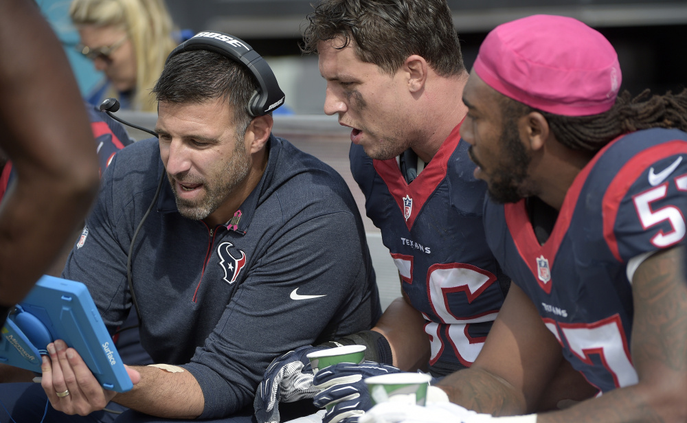 Morning sports update: Mike Vrabel credited his 'good friend Tom