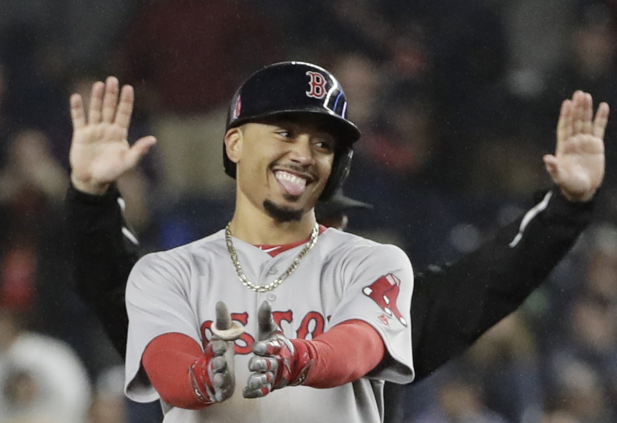 Red Sox renew Mookie Betts' contract for $950,000