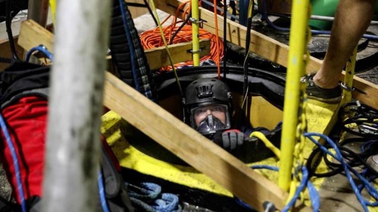 Mobile Diving Salvage Unit One performs inspection and sampling of a water well Dec. 11 near Pearl Harbor, Hawaii, where Navy divers are trying to remove fuel from a water shaft at Red Hill. 